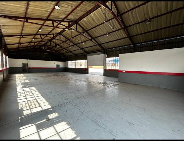 1,000M² WAREHOUSE TO LET IN WYNBERG